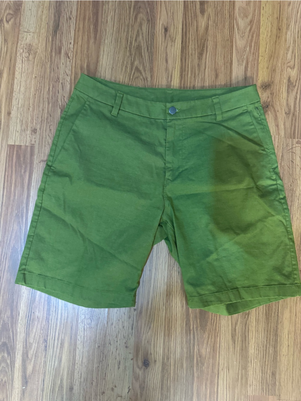 NWOT Lululemon Men’s Commission Classic-Fit Shorts – Size 33 – Olive Green – 9"